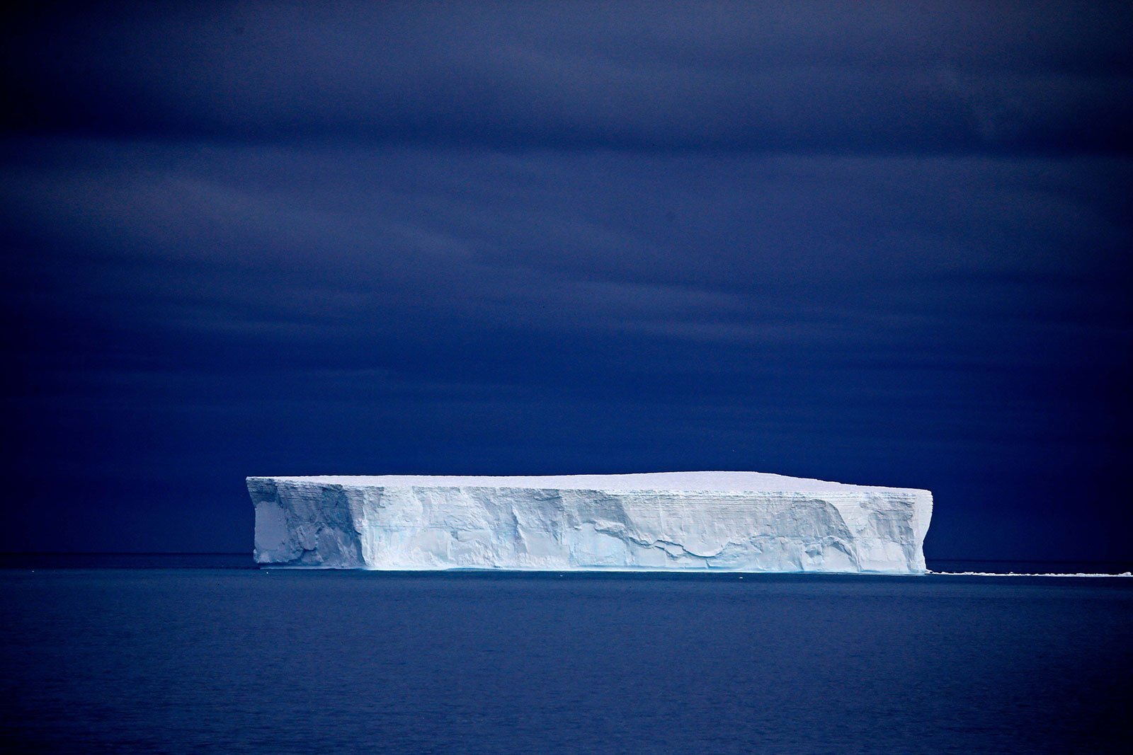 Tabular iceberg - Photo credit: passenger: lijishan