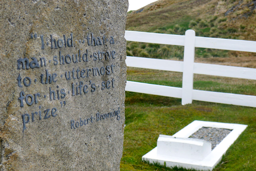 Poetry on Shackleton&apos;s grave in Grytviken Photo by Wayne Purcell